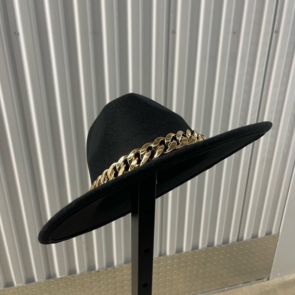 Black Fendora Hat with Chain - Picture 6 of 7